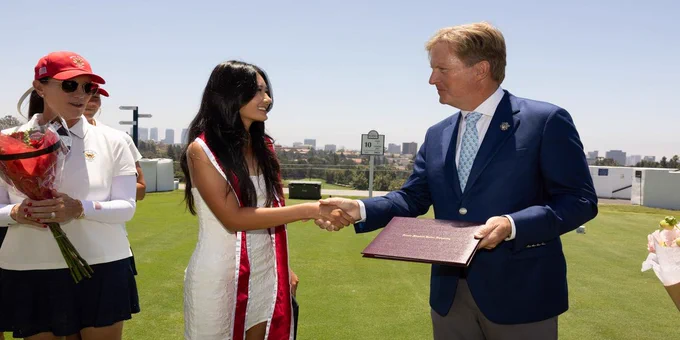 Missing Stanford graduation, Curtis Cupper gets impromptu ceremony ahead of Sunday Singles