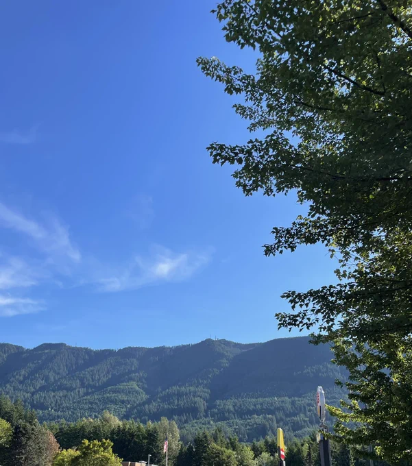 Beautiful scenery that also offers discounts on unpopular merchandise.