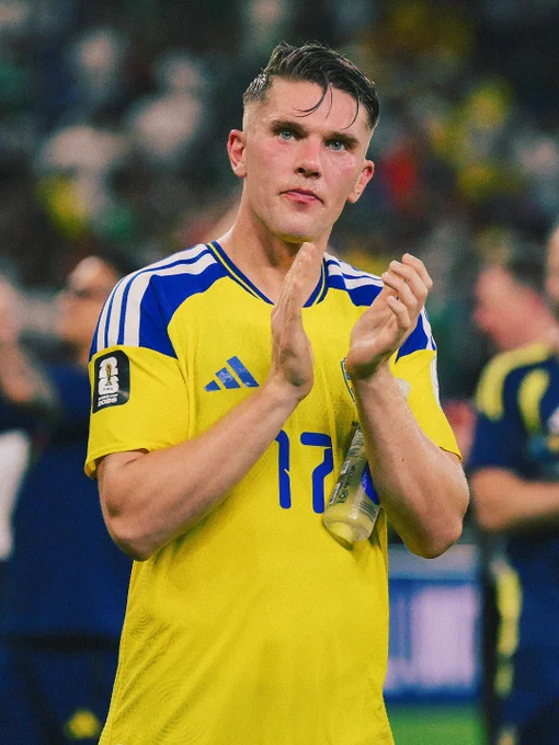 Viktor Gyokeres of Sweden applauds fans after the team's 5-1 victory in the FIFA World Cup 2026 Group F match between Sweden and Tunisia 