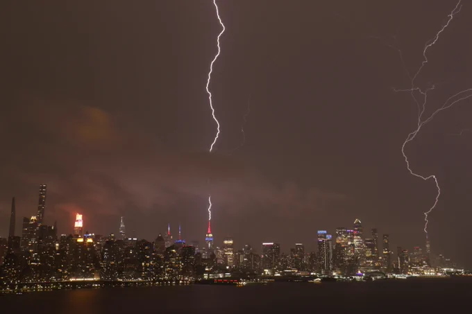 Multiple #lightning bolts struck the Empire State Building, One World Trade Center, and the tallest buildings in New York City tonight.
By Alexander Krivenyshev,  WTZ.COM 

#Empirestatebldg 

#wtc

@Empirestatebldg #NewYorkCity

#Manhattan 

#severweather  #weatherchannel #weather  #severestorm #newjersey 


