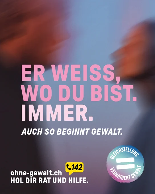 Ein psychologisches Poster mit dem Text "Er weiss, wo du bist. Immer. Auch so beginnt Gewalt." und einem Kontakttelefon.
