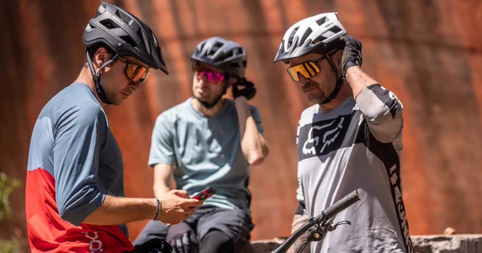 Mit der bewährten Qualität seiner Bluetooth- und Mesh-Kommunikationstechnologie hat Sena für jeden Radfahrer die perfekte Lösung. Dank Smartphone-Konnektivität und voll integriertem Audiosystem sind Sie RideConnected mit unseren Fahrrad-Smarthelmen unterwegs!
