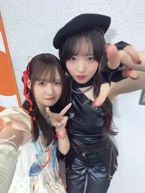 十王星南役の陽高真白ちゃんとのお写真です🫶
会う度にスタイルの良さとお顔の良さに驚いてます。付き合い長いけどそのビジュの良さに慣れません。
この写真のポーズなんのポーズなんだろうね...？