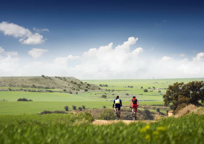 Explora el Pirineu i les Terres de Lleida sobre dues rodes 🚴‍♂️!