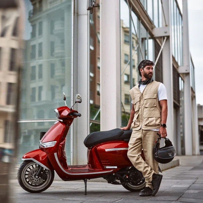 Was nervt dich mehr? 🤔 
Parkplatzsuche?
Hohe Spritkosten?

Egal welche Antwort – die Lösung ist da! 🛵
Der neue NEXT MOJITO 125er Elektroroller macht Schluss mit beidem! Ab CHF 3'799.-
Mehr Infos: https://e-performance.ch/elektroroller/next/mojito/

#FutureMobility #UrbanMobility  #Elektromobilitaet #Swiss