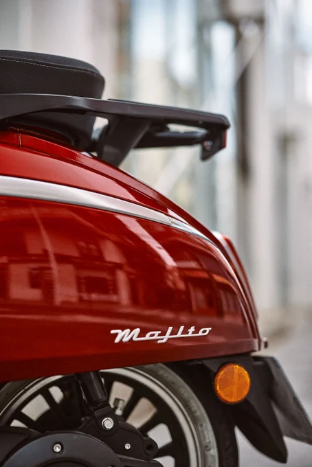 Was nervt dich mehr? 🤔 
Parkplatzsuche?
Hohe Spritkosten?

Egal welche Antwort – die Lösung ist da! 🛵
Der neue NEXT MOJITO 125er Elektroroller macht Schluss mit beidem! Ab CHF 3'799.-
Mehr Infos: https://e-performance.ch/elektroroller/next/mojito/

#FutureMobility #UrbanMobility  #Elektromobilitaet #Swiss