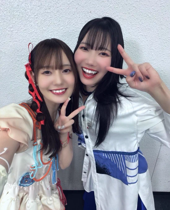月村手毬役の小鹿なおちゃんとのお写真です！
バンビといると安心するよ☺️笑顔可愛いねぇ🥰