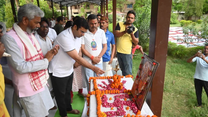 
✅ "स्वस्थ शरीर, स्व
✅ समस्त नागरिकों से योग को दिनचर्या का अंग बनाने की अपील।
🙏 आइए, मिलकर योगमय व स्वस्थ बांदा का निर्माण करें।
#योगसप्ताह #InternationalYogaDay2026 #YogaForHumanity #बांदा
