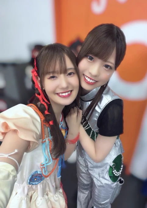 紫雲清夏役の湊みやちゃんとのお写真です🫶
毛先緑色なのめっちゃ似合ってて可愛いねぇ🥰
みゃーとのお写真くっつきがち📸