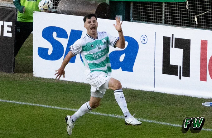El Toro Parisi festeja su gol