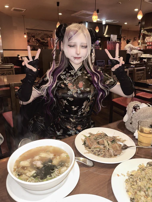 メンバーと食べるご飯って楽しくて幸せで倍おいしい