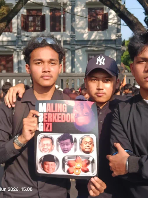 Beberapa kiriman foto-foto kegiatan aksi demo damai mahasiswa di Balikota Malang. Epic panjang umur perjuangan 🔥 📷 aslimalang.official