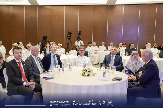 نظمت ‫#هيئة_البيئة‬ وشركة الدار العربية اليوم "لقاء السفراء"، ضمن التحضيرات لـ ‫#أسبوع_عُمان_للمناخ2026‬، الذي يُعد الحدث الوطني الأبرز في مجال المناخ، والمقرر إقامته خلال الفترة 14–16 سبتمبر المقبل بمشاركة أكثر من 50 دولة ونخبة من الخبراء وصنّاع القرار. 

شارك في اللقاء عدد من أصحاب السعادة السفراء وممثلي المؤسسات الحكومية والخاصة، بهدف تعزيز الشراكات الدولية ودعم جهود العمل المناخي والاستدامة.