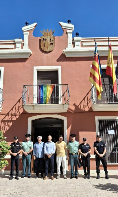 Miembros de la comisión local de seguridad en la puerta del Ayuntamiento de Palmera.