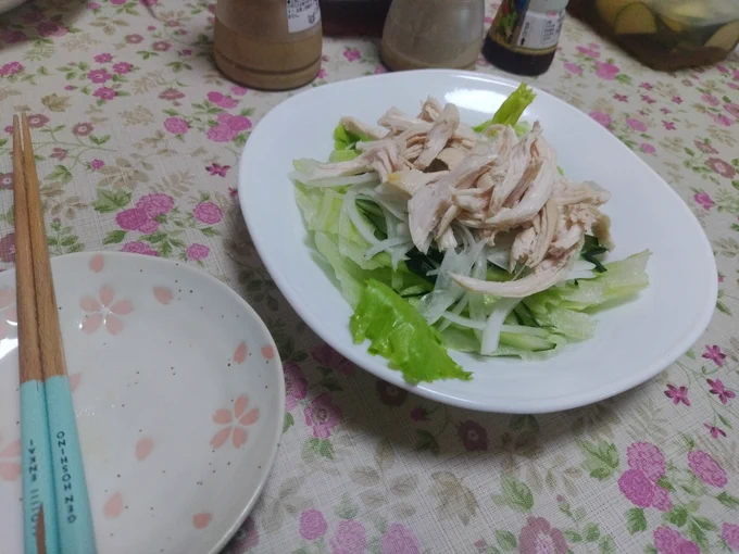 今日の献立。
鶏むね棒々鶏風サラダ