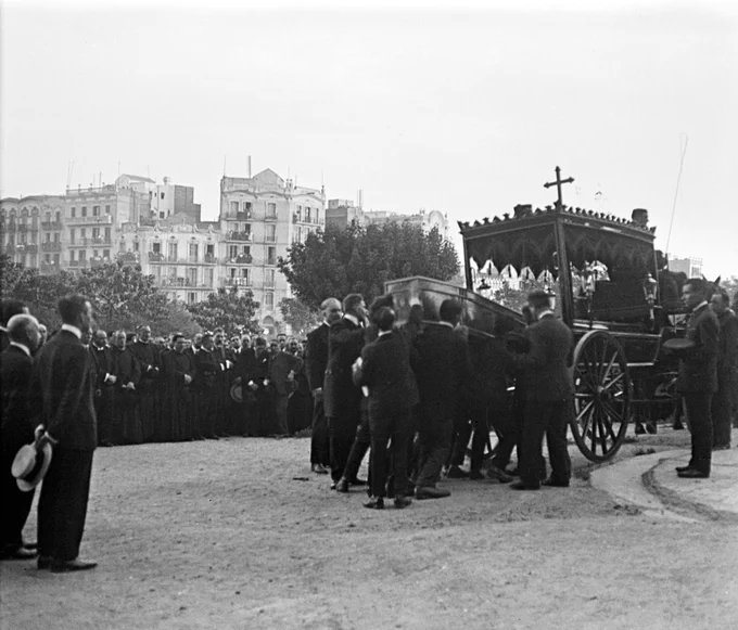 Funeral de Antoni Gaudí. Josep Domènech, 1926. Arxiu fotogràfic Centre Excursionista de Catalunya