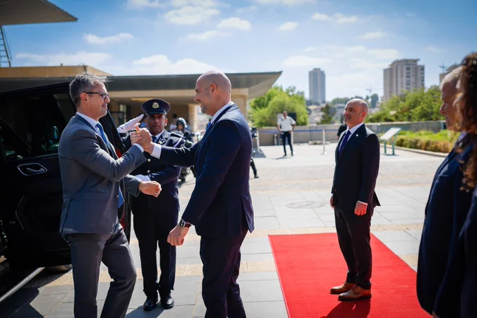 Speaker of the Knesset MK Amir Ohana (right) with the President of the Chamber of Deputies of Argentina, Martín Menem