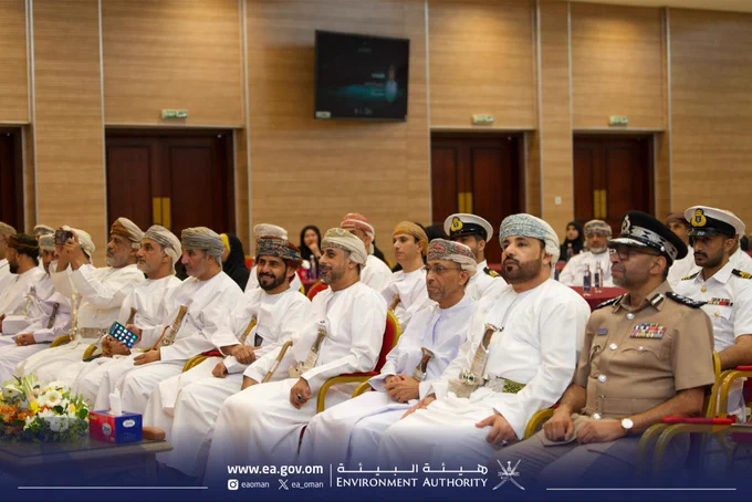 صورة لحضور رسمي من مسؤولين ومشاركين من مختلف الجهات في الملتقى.