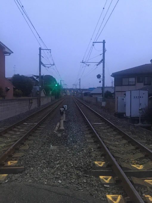 住宅街の中にある線路2本の写真
@京都市-深草野手町
（2018年2月25日 17:57撮影）