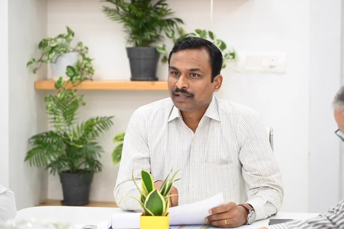 प्रदेश में 88% गणना फार्म वितरित, अब डिजिटाईजेशन पर जोर
 
- अपर मुख्य निर्वाचन अधिकारी ने ली जनपदों की एसआईआर पर समीक्षा

- मतदाताओं को ऑनलाइन फार्म भरने के लिए प्रेरित करें जनपद: अपर मुख्य निर्वाचन अधिकारी 

- जनपदों को फार्म वितरण के साथ डिजिटलाइजेशन पर जोर देने के निर्देश