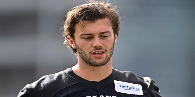 Is the tight end room the Texans' sneakiest position group to watch?