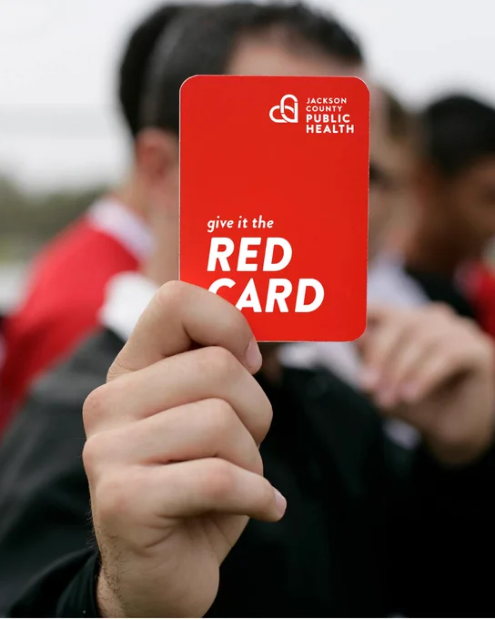 Dale la tarjeta roja.