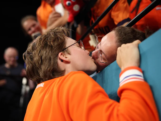 Bo Kramer, wheelchair basketball, kissing her partner who is sitting in the basketball stands after the Netherland's golden victory at Paris 2024