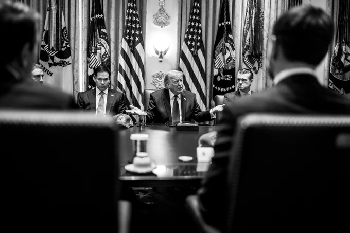 Le président Donald Trump préside une réunion du cabinet, le mercredi 27 mai 2026. (Photo officielle de la Maison Blanche par Daniel Torok)