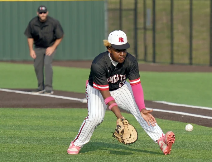 Baseball player fields a grounder
