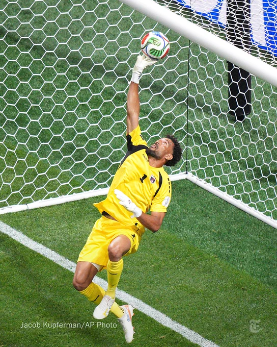 Cape Verde goalkeeper Vozinha (1) deflects the ball over the goal