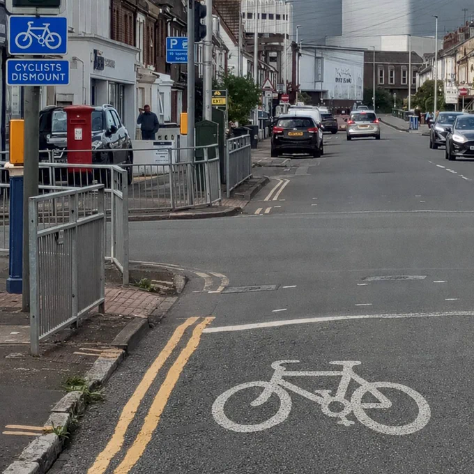 Cycle signage (On  road and dismount sign) added 