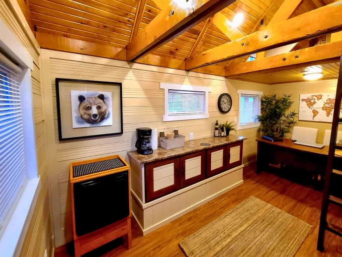 Rolling Bear Honeycomb log-cabin mobile office tiny house on wheels