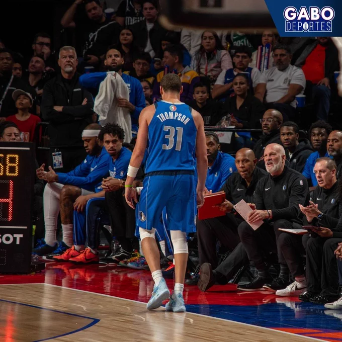 Una foto de Klay Thompson durante el duelo entre los Dallas Mavericks y los Detroit Pistons en el NBA Mexico City Game 2025