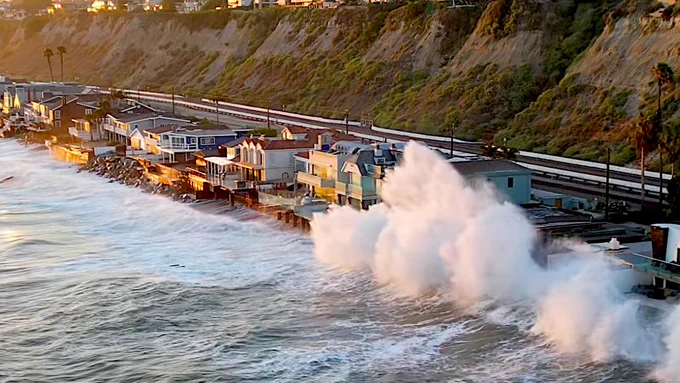 King Tides Pummel Multi-Million Dollar SoCal Beachfront Homes (Video)