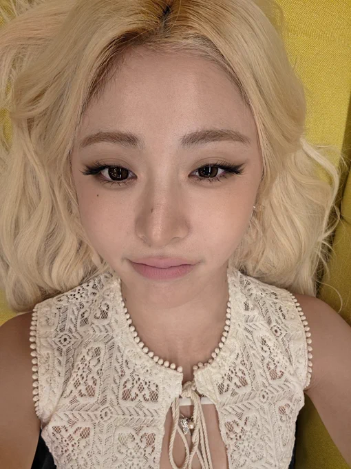 Yunjin 
LE SSERAFIM