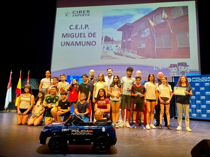 Imagen de algunos de los alumnos que han recibidp el carnet de ciberxperto