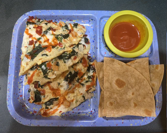 Egg   2 egg whites
spinach 
deli turkey 
2 mozzarella pearls
1 mission keto wrap
1 sundried tomato 
411kcals