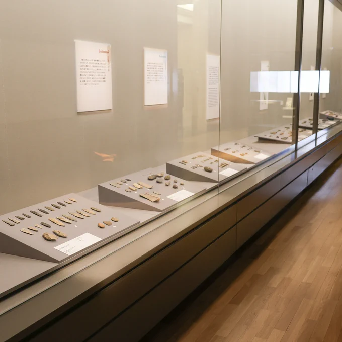 平成館企画展示室の展示風景