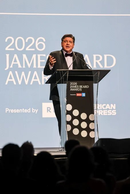 Governor Pritzker speaks behind the podium.