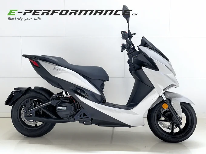 Entdecke den NEXT Elektroroller – die perfekte Kombination aus Reichweite, Geschwindigkeit, Design und Preis. Der Roller bietet höchste Qualität und ein durchdachtes Design, das Benzinroller übertrifft. Mit bis zu 200 km Reichweite und 90 km/h Höchstgeschwindigkeit setzt er neue Massstäbe. Der emissionsfreie Antrieb und fortschrittliche Technologie bieten ein erstklassiges Fahrerlebnis. NEXT ist erschwinglich und fördert die Elektromobilität, indem es Barrieren beseitigt.
https://e-performance.ch/de/elektroroller/
*
#UrbanDrive #ElektroRoller #RAY77 #KUMPAN #NEXT #Nachhaltigkeit