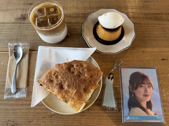 とにかくフォカッチャがフワッとしててチキンもジューシーで最高です🫓
コーヒープリンは甘さと苦味が絶妙でその後に飲むカフェラテがめちゃくちゃ美味しい！🍮
また来たいと思います😊
