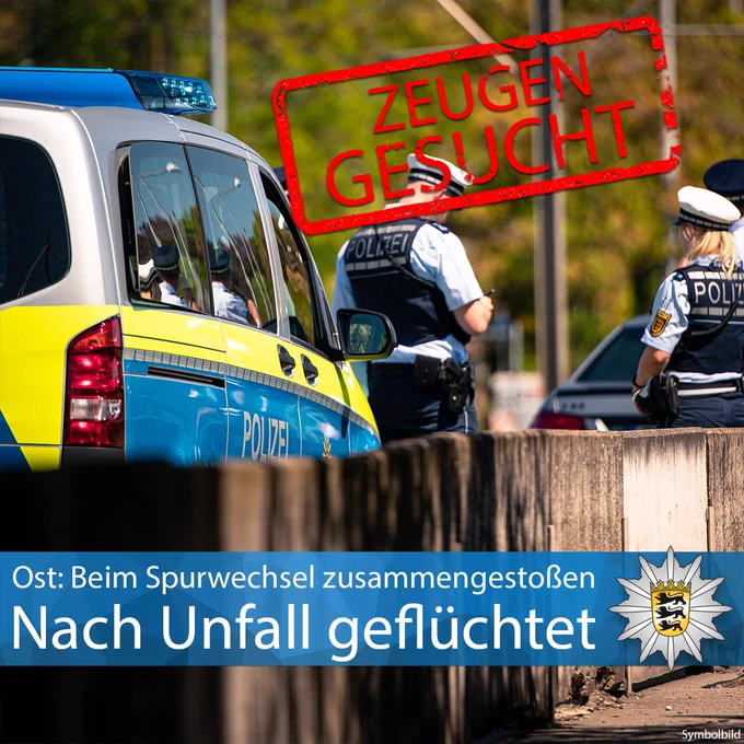 Symbolbild: Zwei Polizisten stehen neben einem Streifenwagen. Stempel: Zeugen gesucht. 