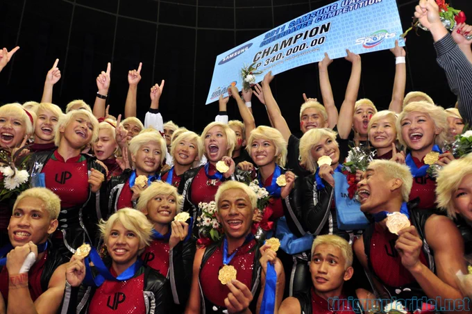 UP PEP SQUAD winning UAAP Cheerdance 2011 with everyone donning blonde hair