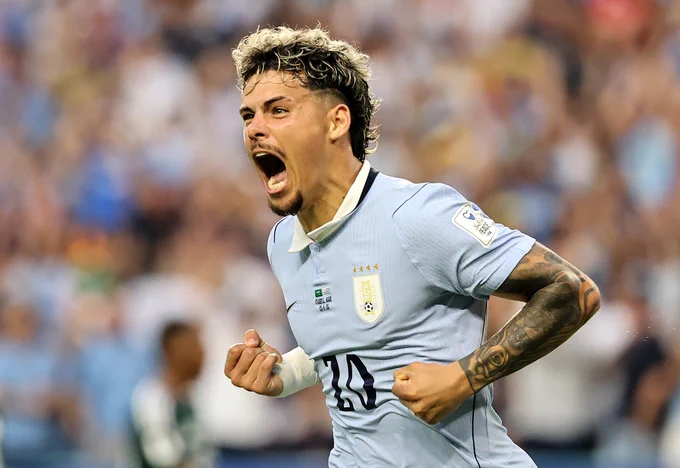 A photo of Maxi Araújo celebrating.