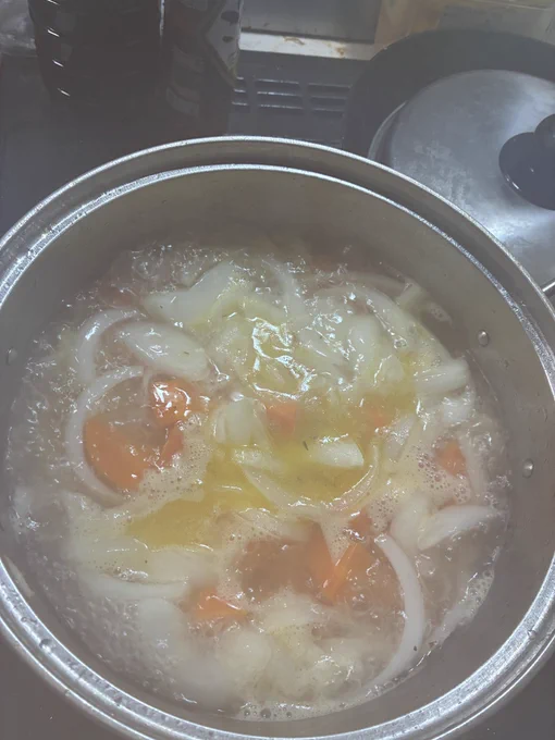 灰汁を丁寧に取りつつーの