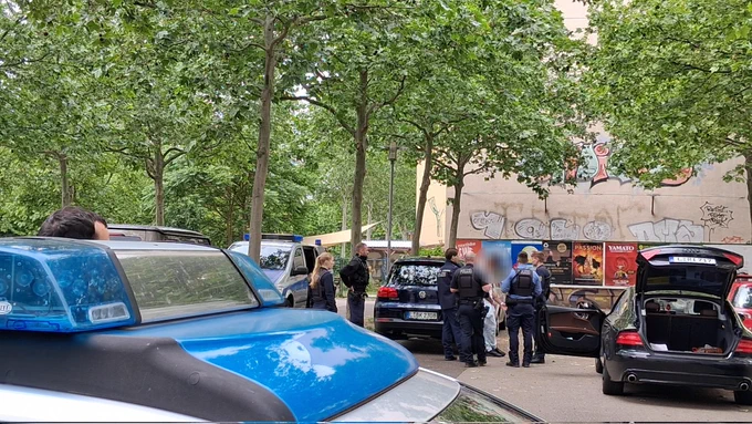 Eisenbahnstrasse  gab es eine Verkehrkontrolle von 7:30-10:40 Uhr für ein Schulung der neuen Polizei Beamter die sich etwas langweilten..