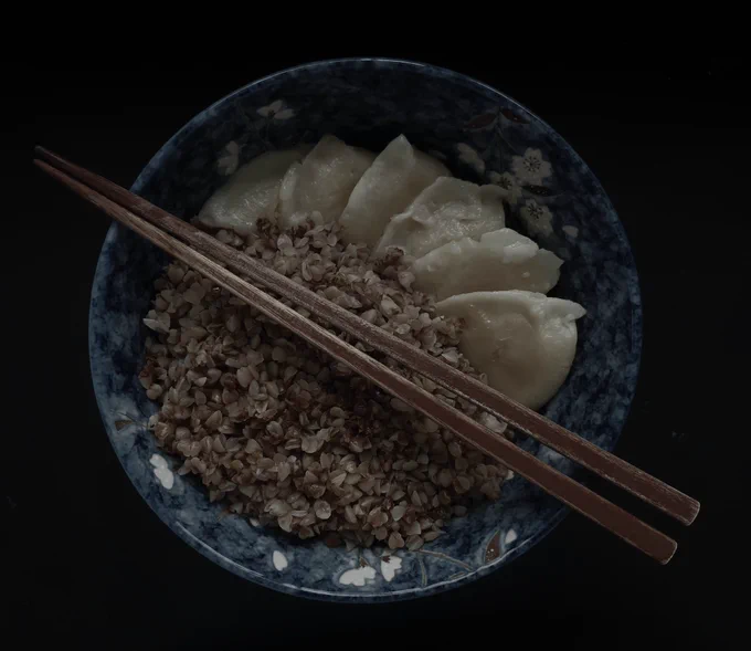 𓂃 ࣪˖ ִֶ♱575kcal
i got hungry really fast, i ended up folding and running downstairs to prepare myself food.. (((^_^;) so~ today for lunch i have eaten two dishes - pierogi (polish dumplings with potatos) and buckwheat ( =＾ω＾) for a bit of extra taste i added a whole lot of soy sauce </33