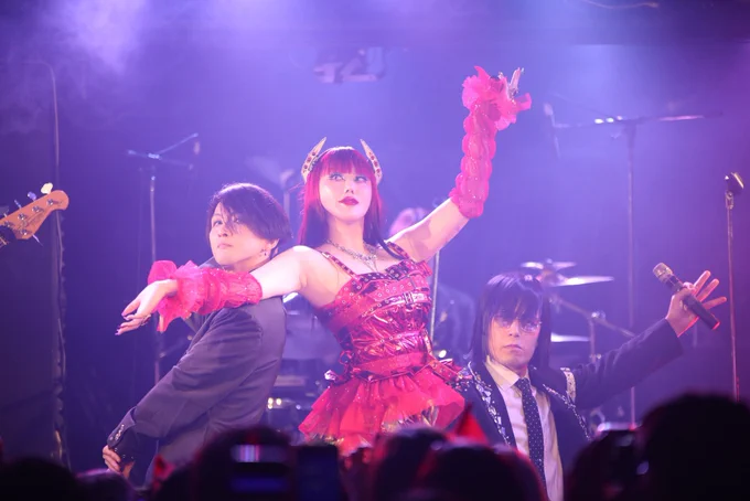 ライブ中のアーバンギャルド