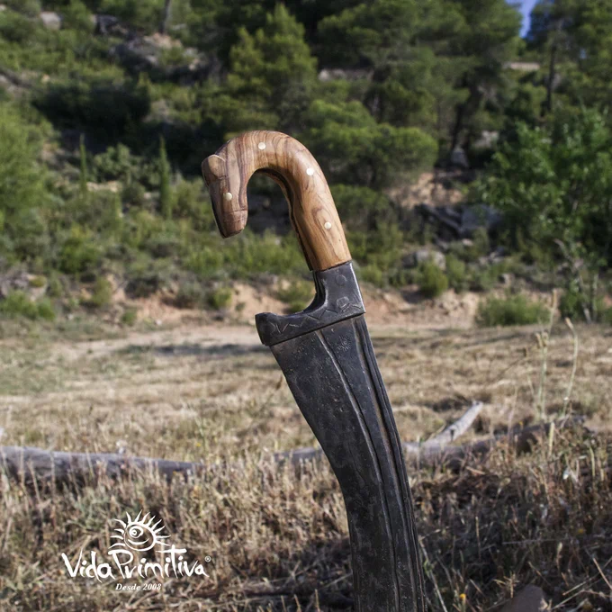 Falcata realizada por David Castillo de Vida Primitiva forjada y terminada usando los procesos de la antigüedad.