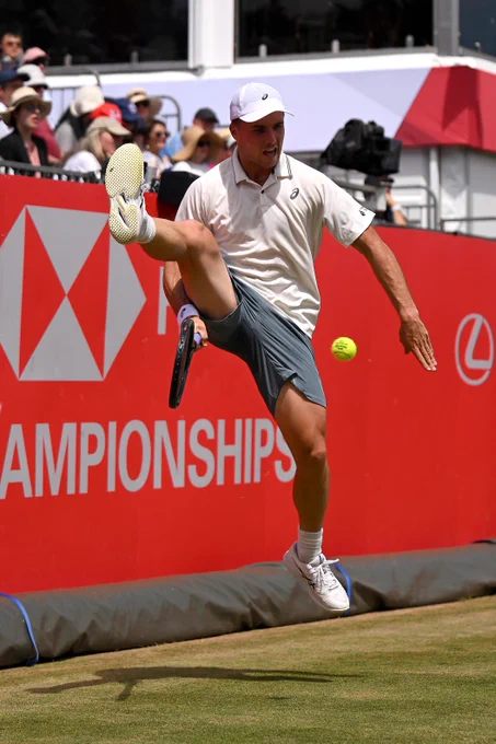 Arthur Fery hits a front facing tweener 